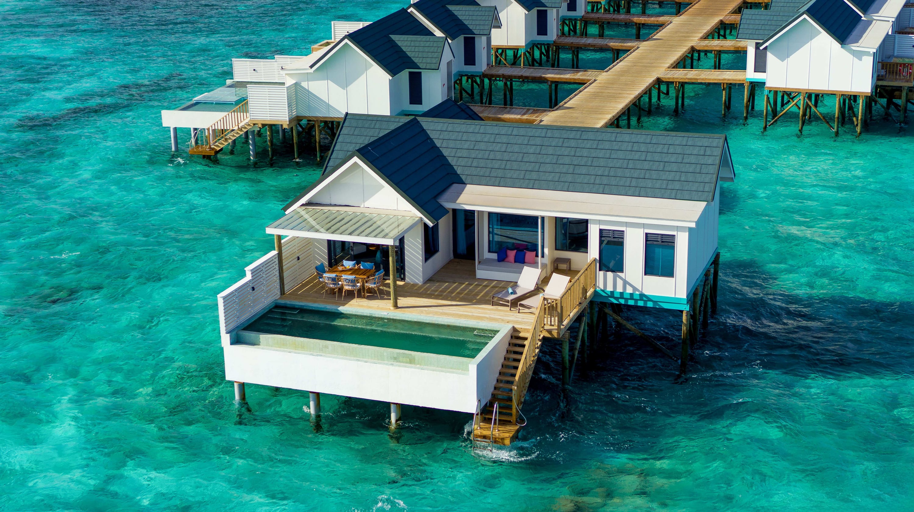 Sunset Water Suite with Pool im OBLU NATURE Helengeli