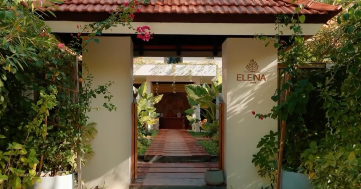 Ein Rückzugsort, an dem Wellness lebendig wird – in den stillen Momenten, den sanften Pausen und dem Raum, um einfach wieder zu sich selbst zu finden.

Betreten Sie ELE|NA Ayur bei @ailafushimaldives, wo jedes Detail