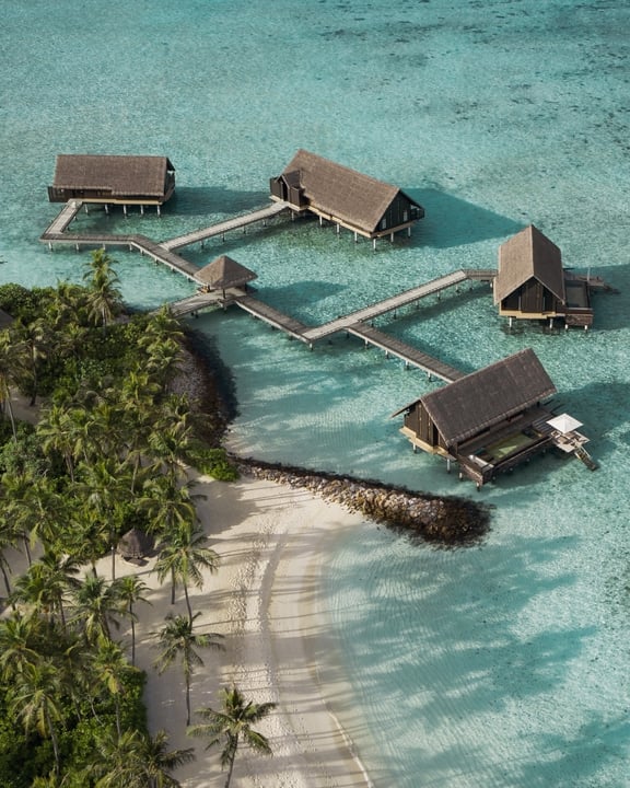 Foto di One&Only Reethi Rah a One&Only Reethi Rah, Maldive. Potrebbe essere un'immagine di acqua e testo.