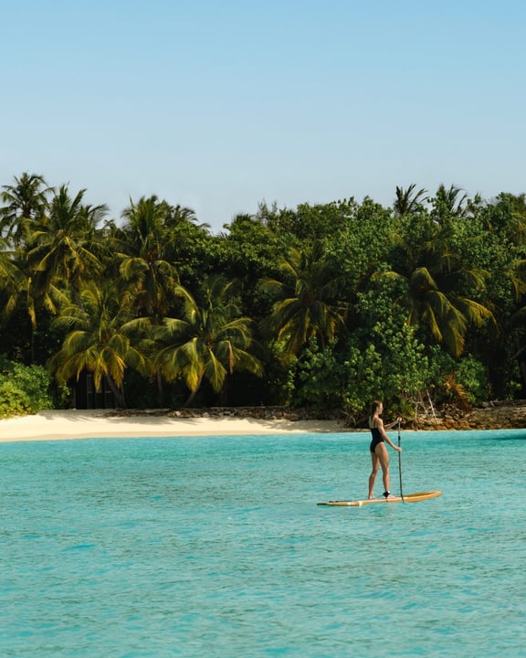 The Maldives reveals its beauty one paddle stroke at a time. Gliding across crystal-clear waters at One&Only Reethi Rah offers a unique perspective on the shoreline, marine life and remarkable natural