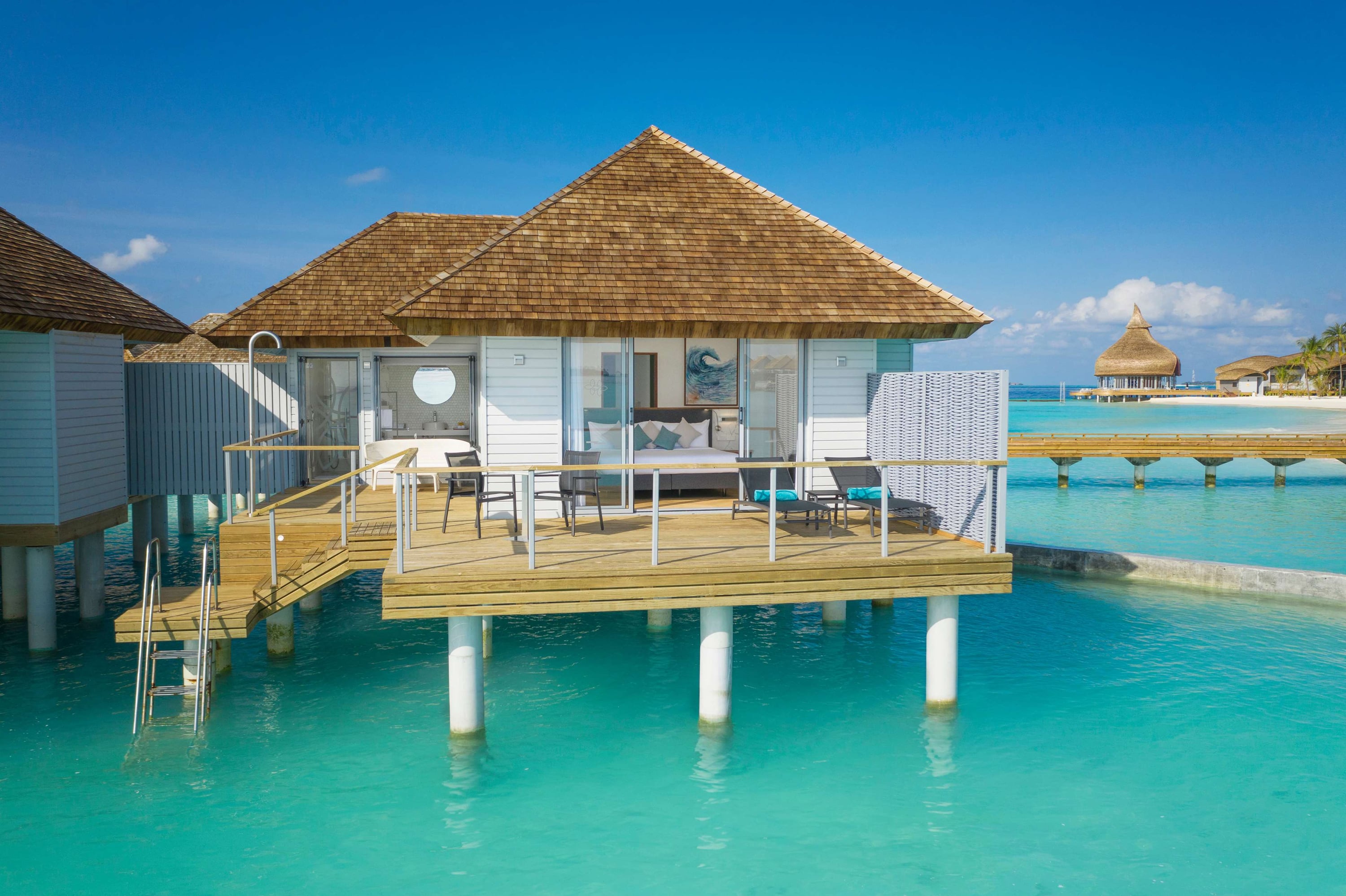 1 Bedroom Over Water Villa (1 King & 1 Twin Bed) im Outrigger Maldives Maafushivaru Resort