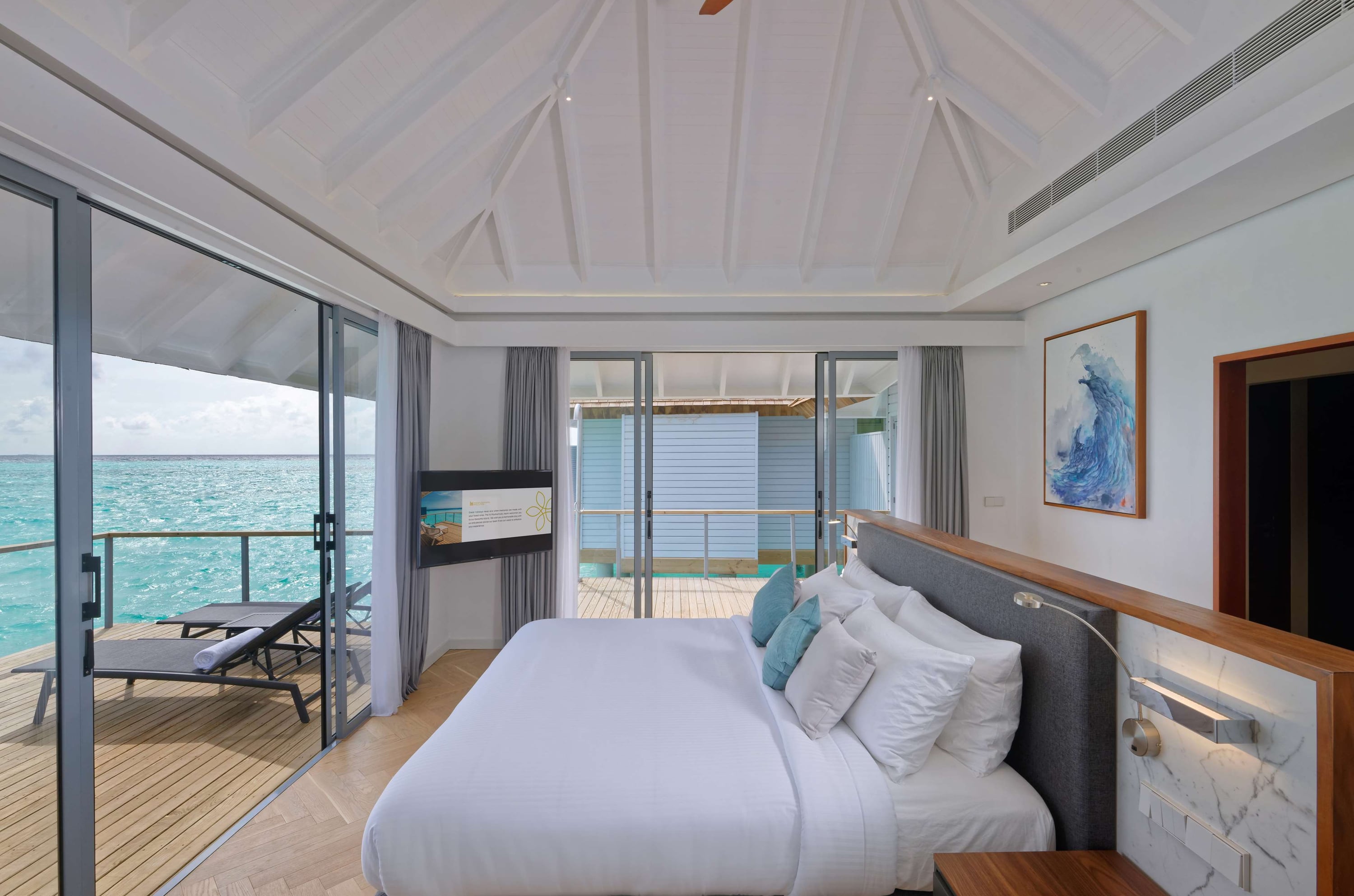 Over Water Villa (1 King & 1 Twin Bed) im Outrigger Maldives Maafushivaru Resort