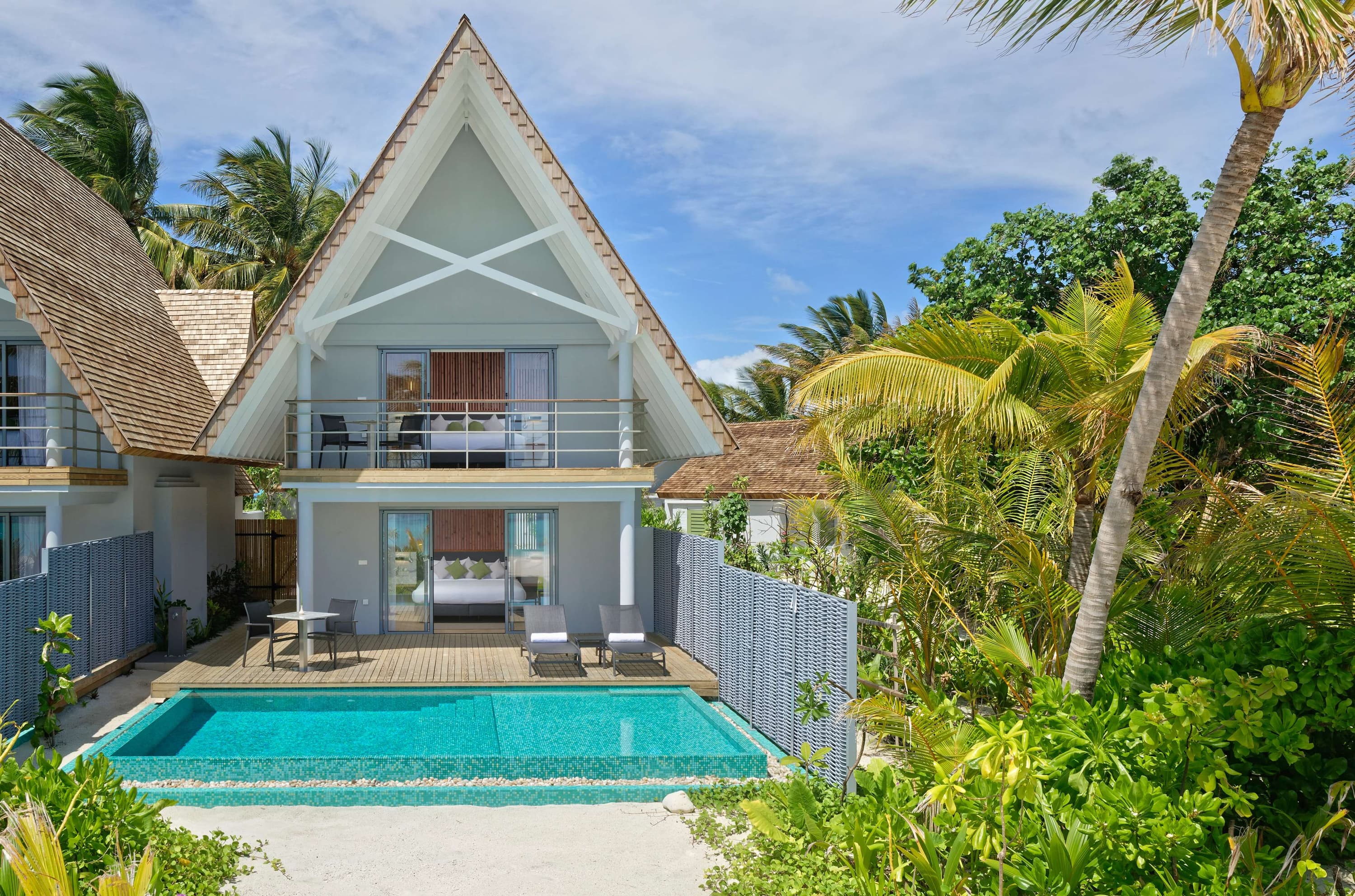 Two Bedroom Beach Villa with Private Pool (1 King & 1 Twin Bed) im Outrigger Maldives Maafushivaru Resort