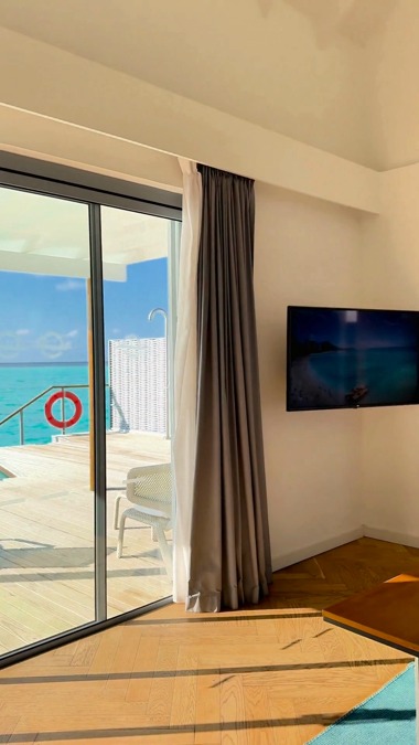 Wachen Sie auf zu endlosem Meerblick und dem beruhigenden Rauschen der Wellen unter Ihrer Villa. 🌊✨
Erhaben über der kristallklaren Lagune bieten unsere Over Water Villas die perfekte Mischung aus Luxus, Privatsphäre und