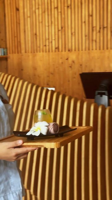 Finden Sie Ihre Zuflucht in unserem Navasana Spa, wo der beruhigende Rhythmus des Ozeans und altbewährte Wellness-Rituale zusammenkommen, um das Gleichgewicht wiederherzustellen, die Sinne zu erneuern und Sie vollkommen 