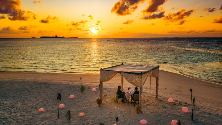 Votre propre île privée. Votre propre chef privé. Votre propre soirée inoubliable.
Évadez-vous à Lonubo pour un dîner intime sur la plage, où un menu personnalisé, un service dédié et la beauté des Maldiv