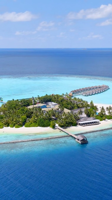An island where days unfold at your own pace from discovering new flavours and enjoying a variety of dining experiences, to exploring the underwater world of South Ari Atoll and simply finding time to