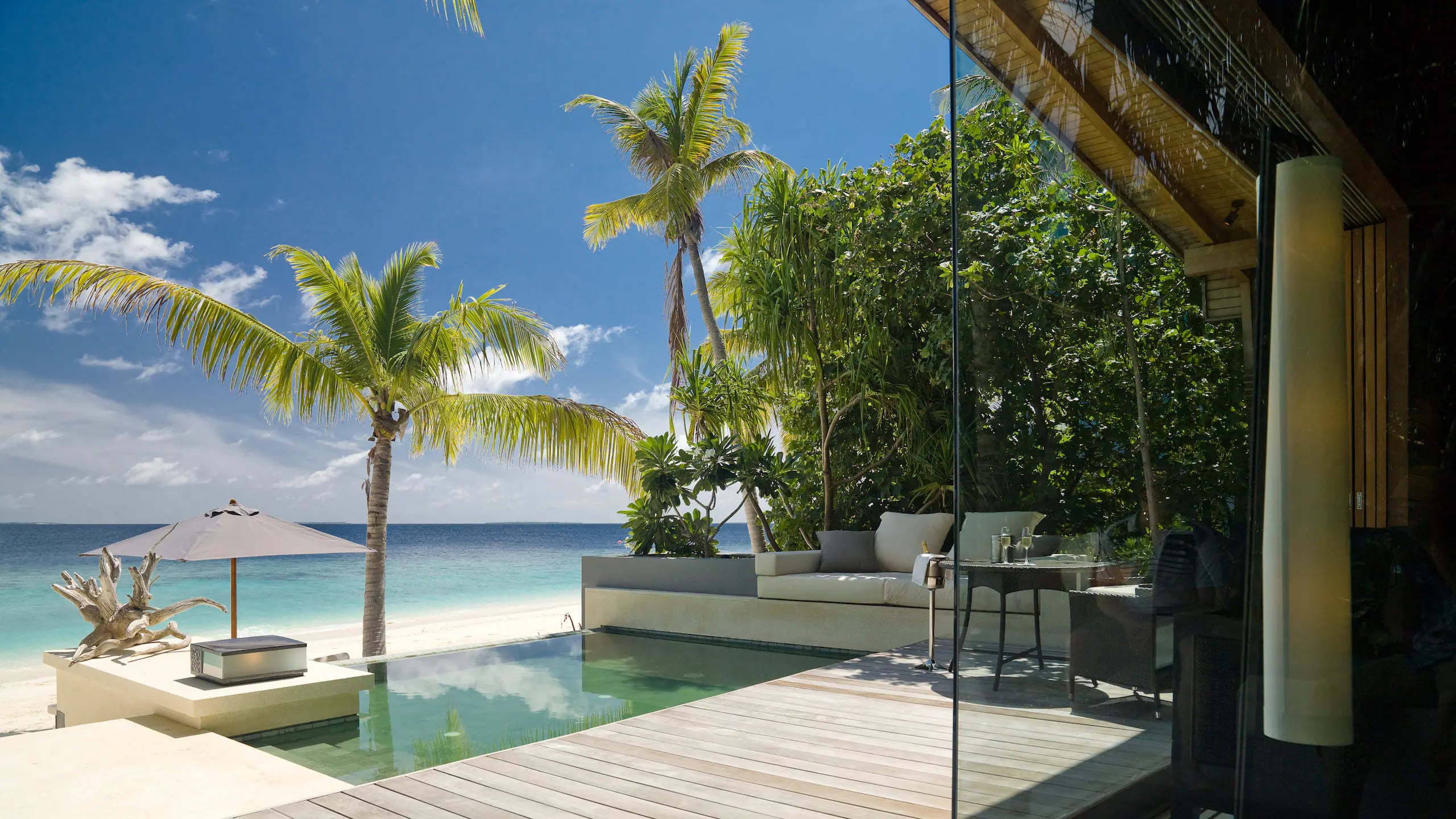 Beach Pool Villa im Park Hyatt Maldives Hadahaa
