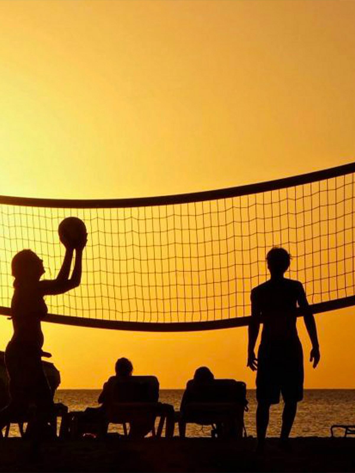🏖️ Energize your island days with endless beach activities at Pullman Maldives Maamutaa.

From golden-hour beach volleyball under dreamy sunset skies, to upbeat group Zumba sessions surrounded by lus