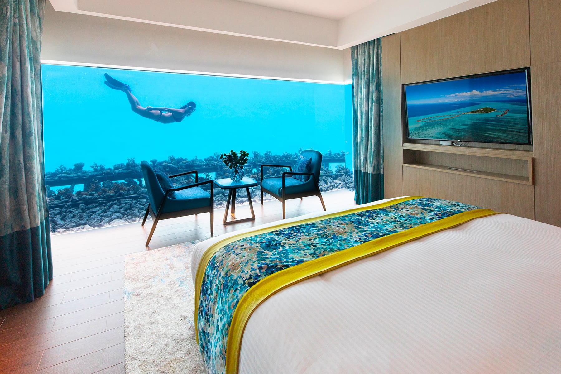 The Aqua Villa (Unterwasser-Schlafzimmer) im Pullman Maldives Maamutaa Resort