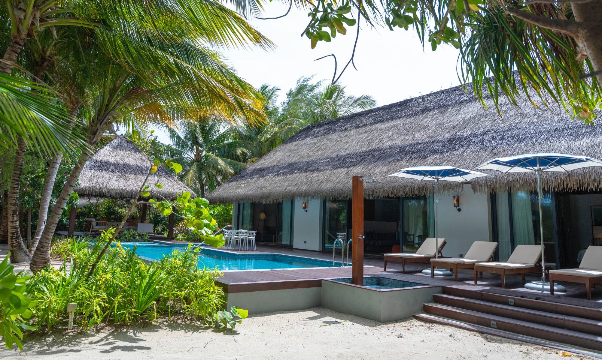 Two-Bedroom Beach Pool Villa im Pullman Maldives Maamutaa Resort