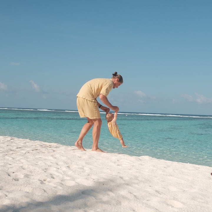 Foto geteilt von Radisson Blu Resort Maldives am 31. August 2026, verlinkt mit @radissonblu und @radissonhotels. Könnte ein Bild von Sarong, Strand und Text sein.