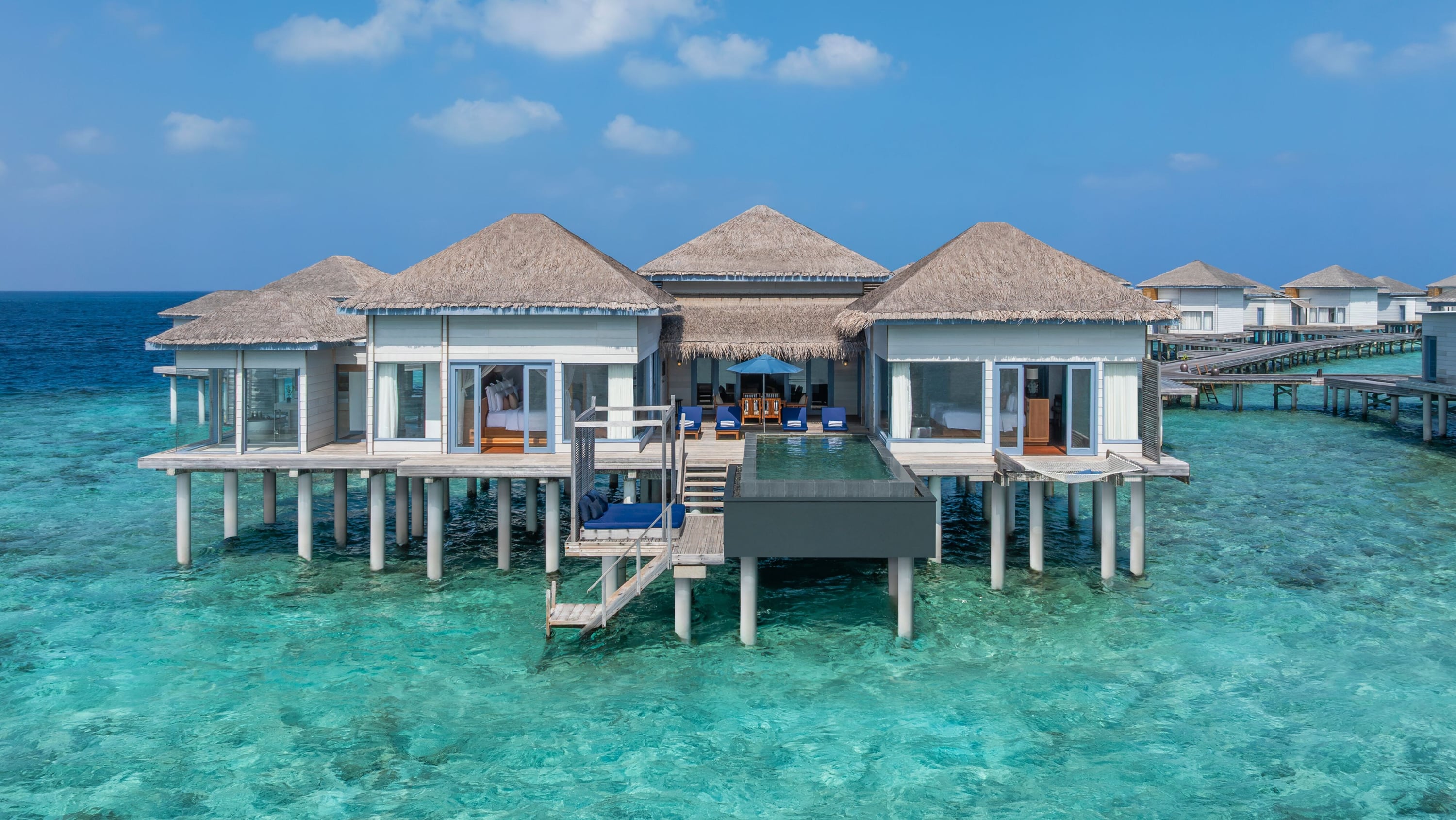 Luftaufnahme des Horizon Retreat im Raffles Maldives Meradhoo