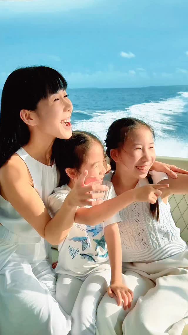 Before we even saw the villa, the holiday had already begun. The last boat ride in, we saw the bluest water, the warmest island welcome, coconut water before check-in… and two very excited girls takin