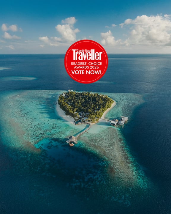 Foto von The Halcyon Private Isles Maldives auf The Halcyon Private Isles Maldives. Zeigt möglicherweise ein Bild von Wasser und Text mit der Aufschrift „Traveller ondé Nast Cond READERS' READERS'CHOICE CHOICE AWARDS AWARDS202
