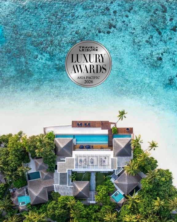 Foto von The Halcyon Private Isles Maldives auf The Halcyon Private Isles Maldives. Zeigt möglicherweise ein Bild von Magazin, Cabana und Text mit der Aufschrift „대선동 TRISURE VE LEISURE LUXURY AWARDS ASIAPACIFIC ASIA PACIFIC
