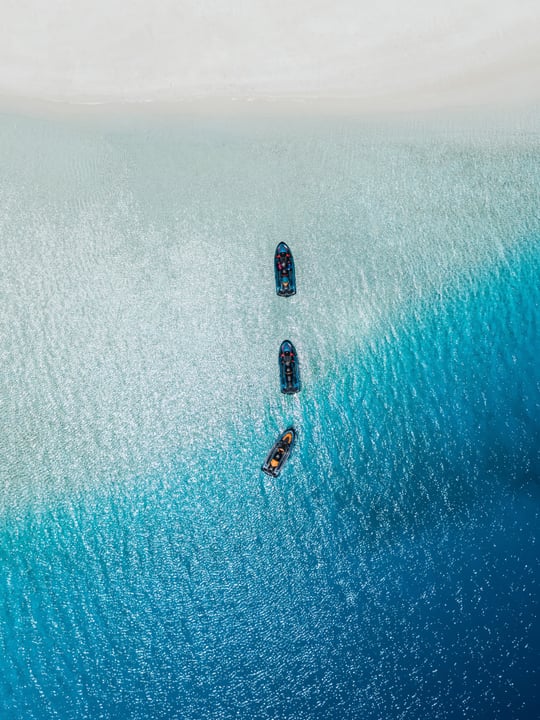 Antiquity charted; wonder yours to uncover.

Venture across the untouched waters of Huvadhoo Atoll by speedboat or jet ski — the expedition drifting at your preferred pace through ever-changing seasca