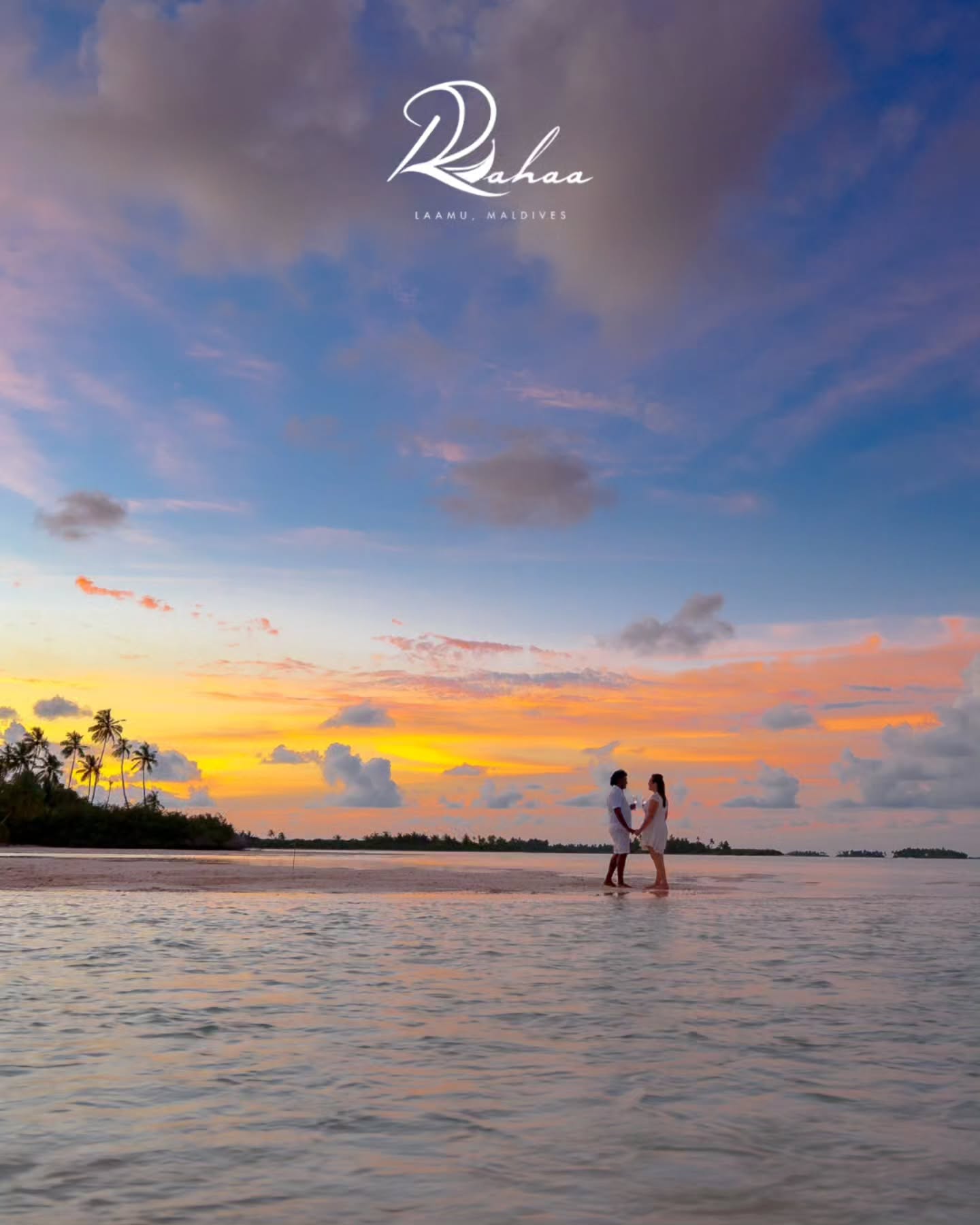 POV : vous êtes resté pour le coucher de soleil… et ça valait le coup.

Ciels dorés, soirées insulaires tranquilles, et ce sentiment de n'avoir nulle part ailleurs où être.

Le coucher de soleil est toujours magnifique à Rahaa.

Prêt pour le vôtre ?

B