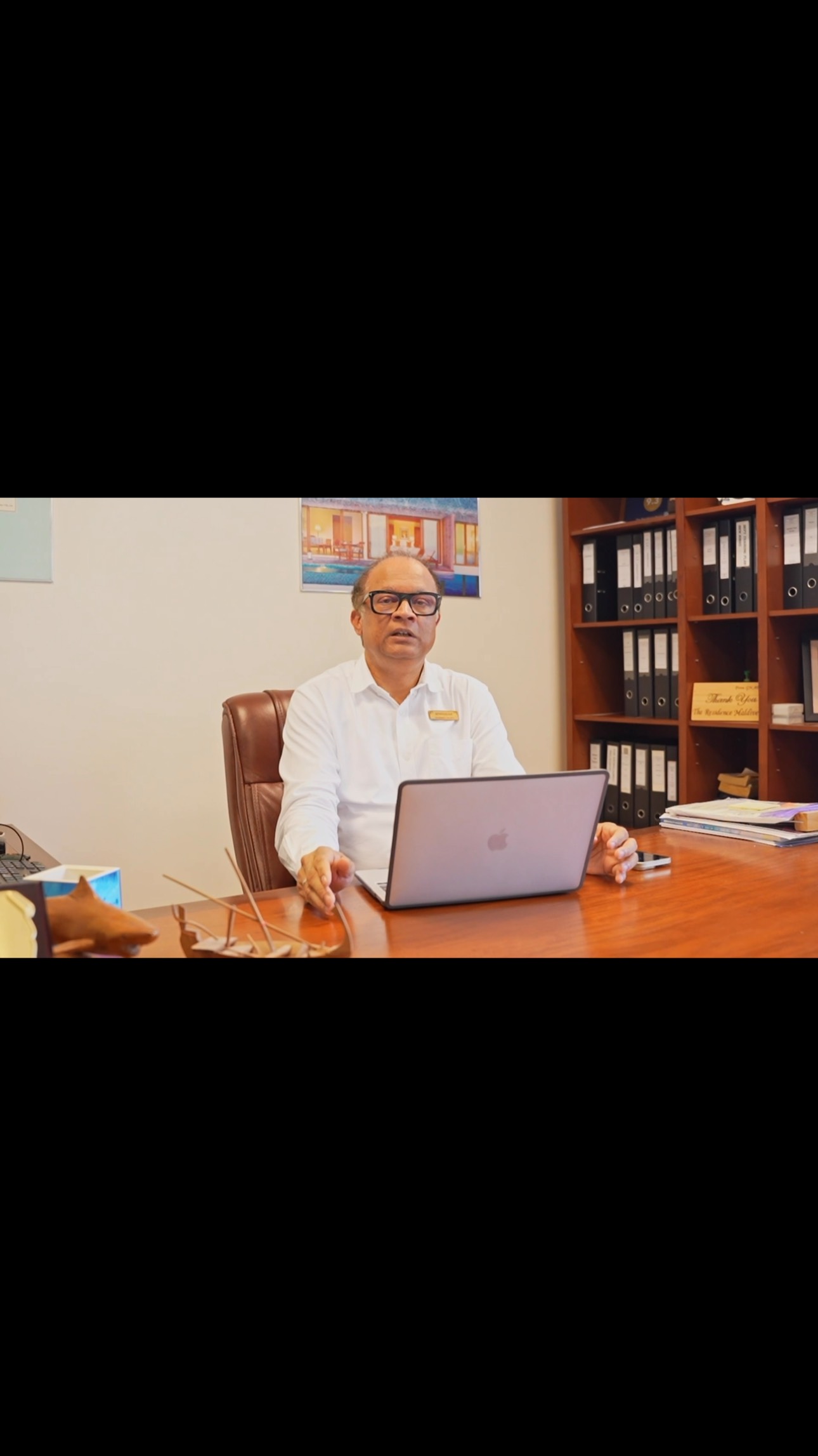 Conosci il volto dietro The Residence Maldives Dhigurah e Falhumaafushi 🌴

Ti presentiamo il Sig. Sundaram, il nostro General Manager e uno degli orgogliosi membri del nostro team di pre-apertura.

Fin dall'inizio