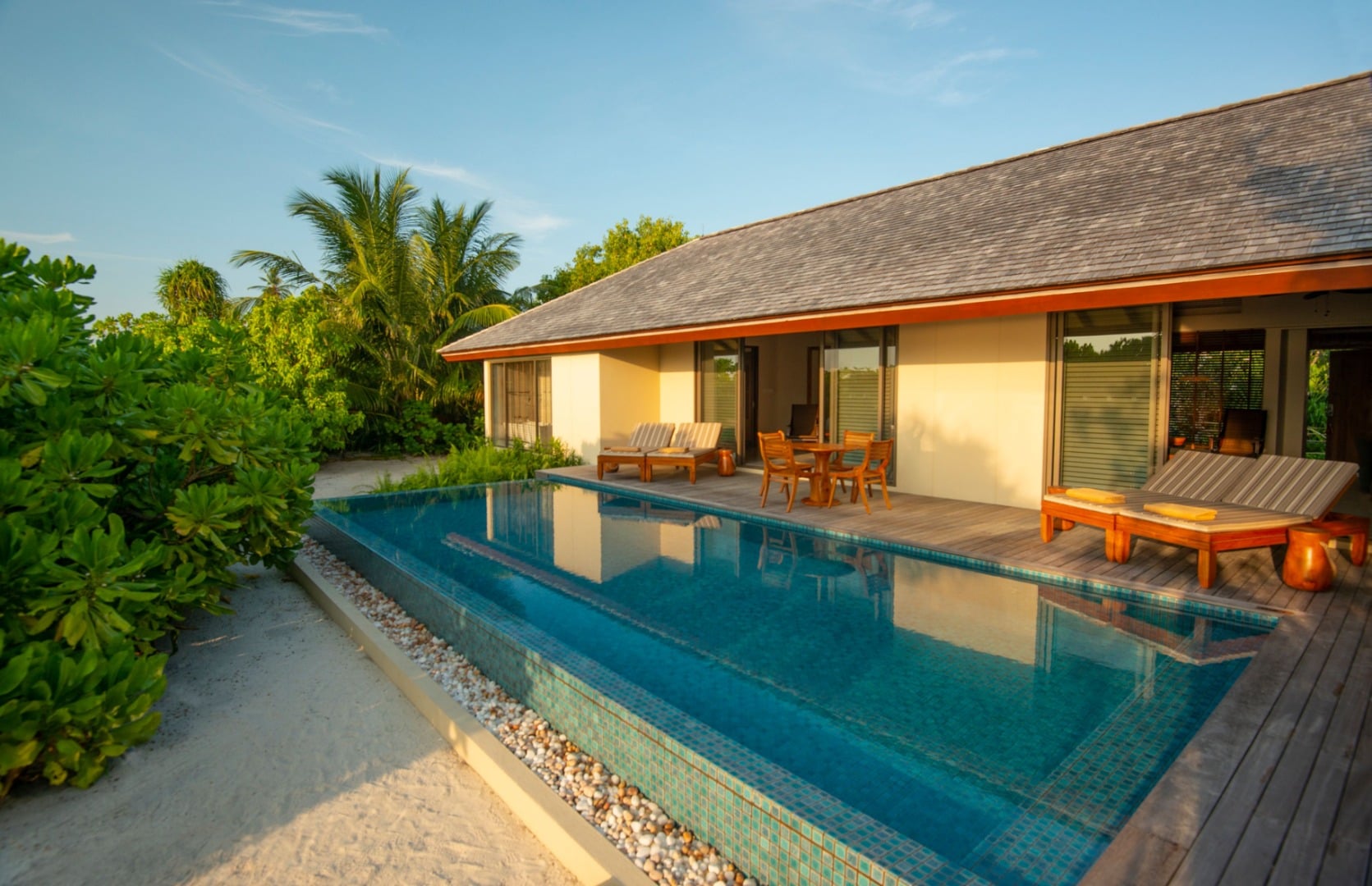 Sunrise Two-Bedroom Beach Pool Villa im The Residence Maldives at Dhigurah