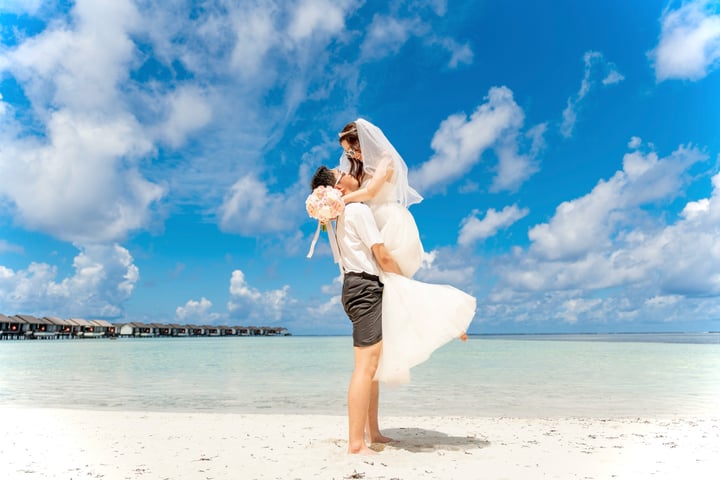 Photo by 𝕒𝕪𝕒 ⌇プレ花嫁 on June 16, 2026. May be an image of beach, ocean, wedding and text.