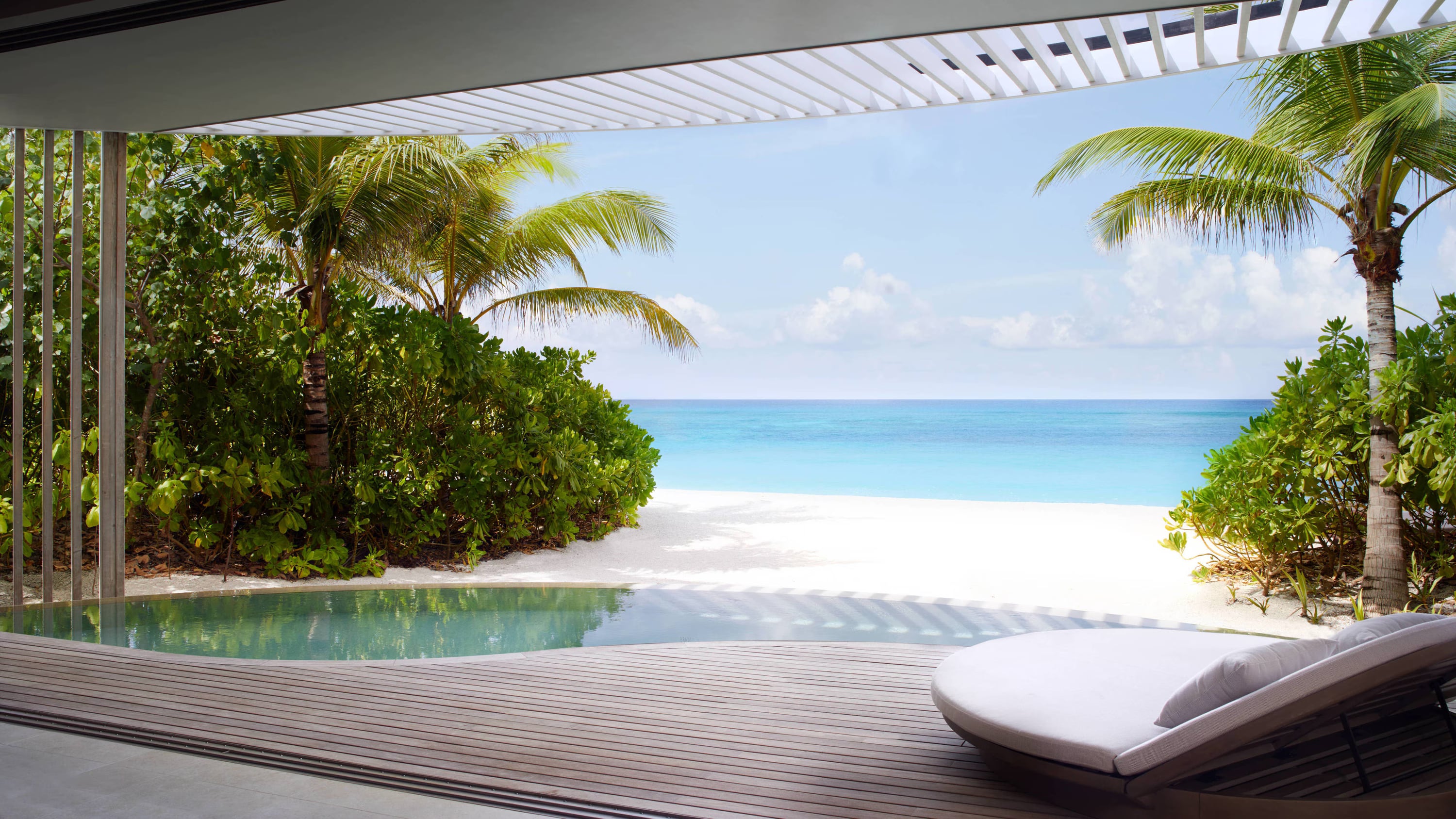 Beach Pool Villa - Sonnendeck im The Ritz-Carlton Maldives, Fari Islands