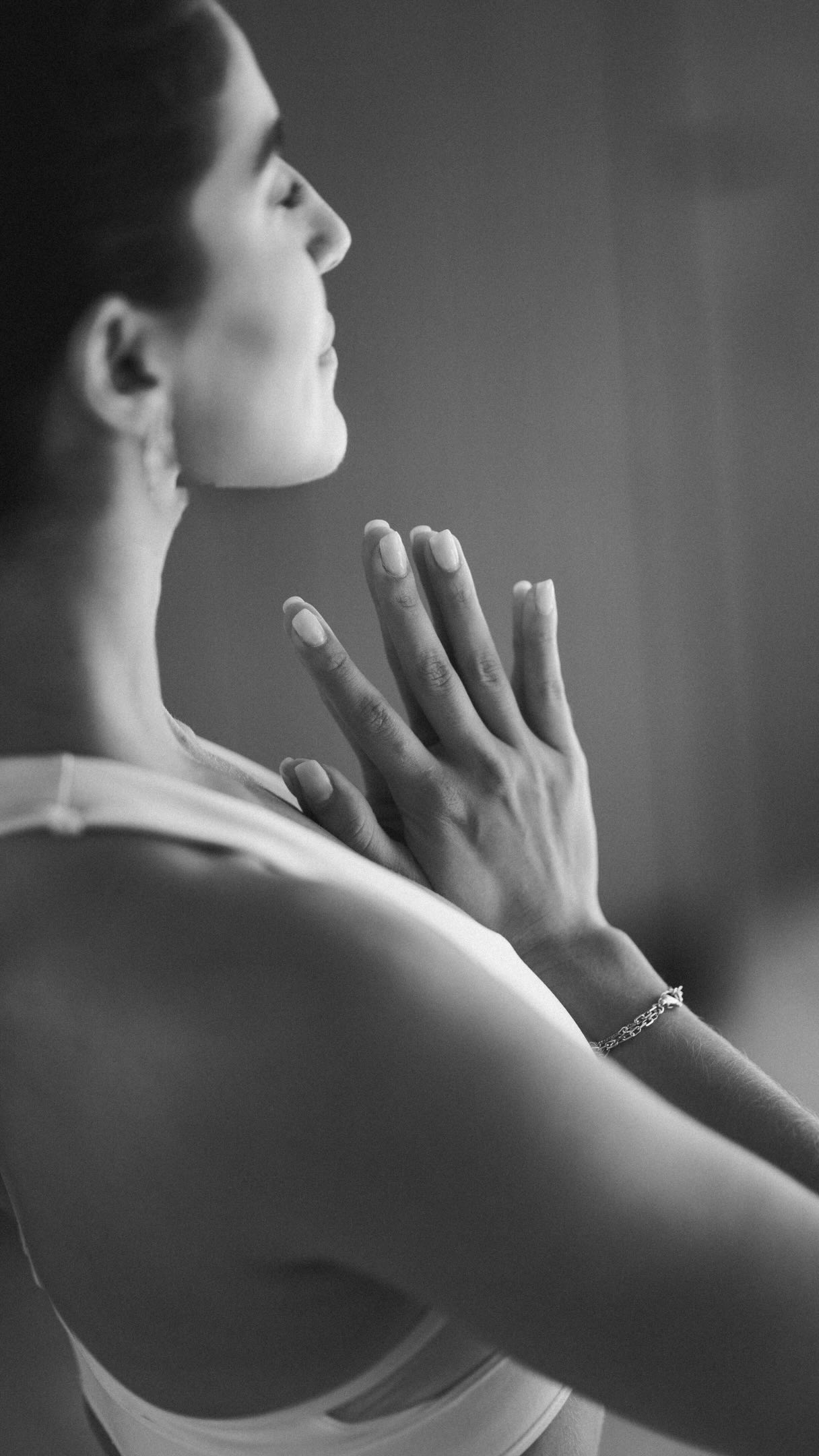Bewege dich mit Absicht, atme mit Achtsamkeit und finde zurück zur Stille in dir.

Eine sanfte Erinnerung daran, dass Wellness kein Ziel ist, sondern eine Reise, die von innen beginnt.

@annie.moves

#Glo