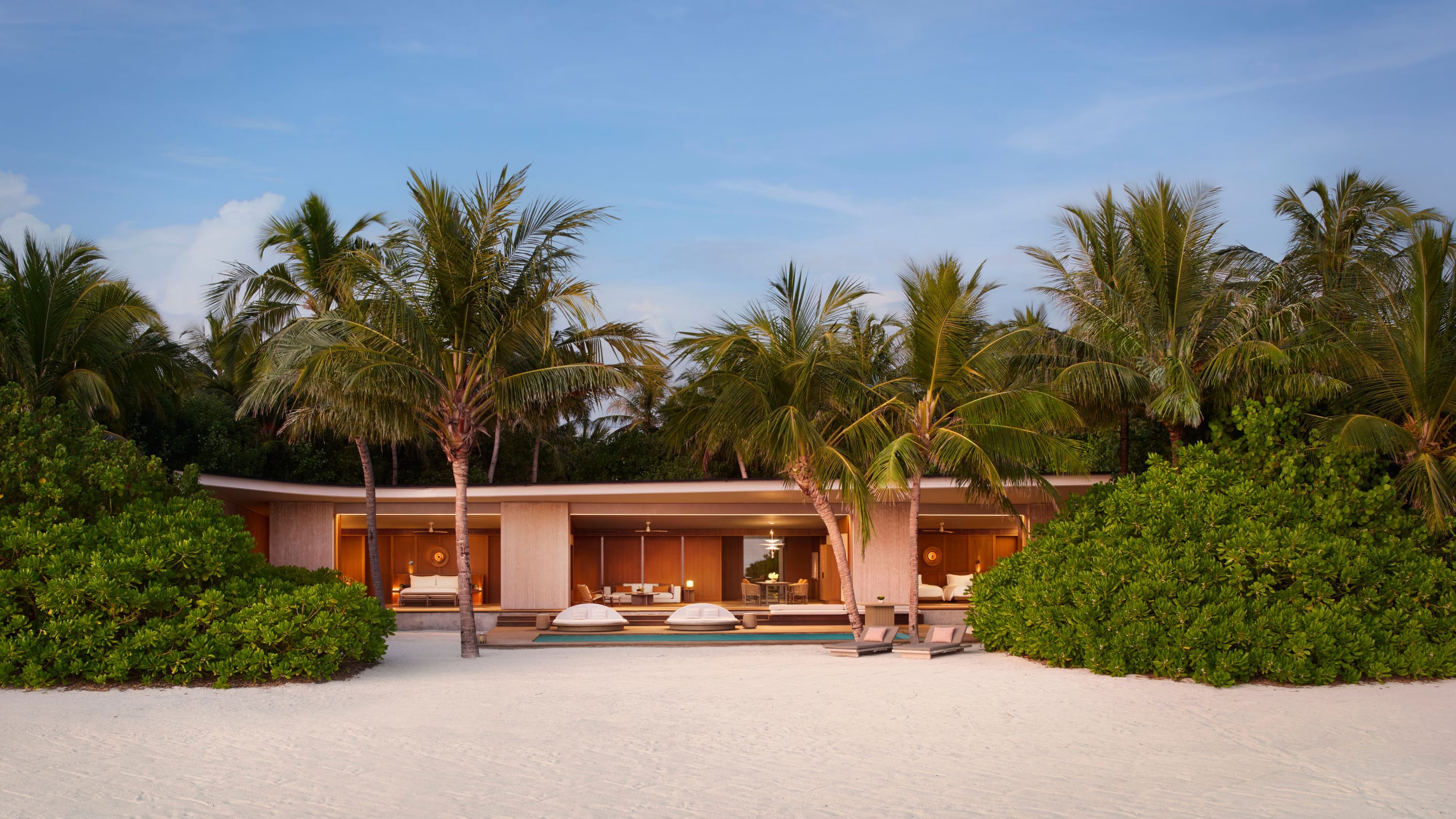 Two Bedroom Sunset Beach Villa im The Ritz-Carlton Maldives, Fari Islands