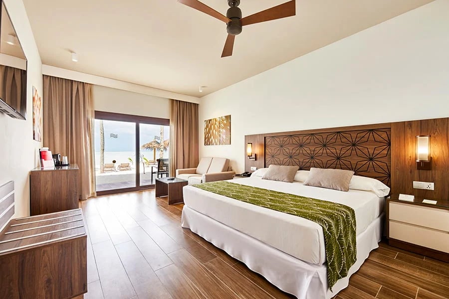 Doppelzimmer mit direktem Strandzugang im Hotel Riu Atoll