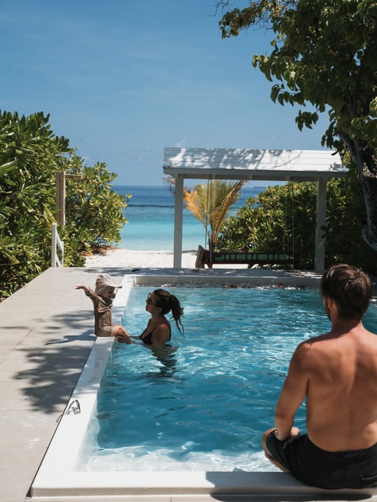 Foto geteilt von Royal Island, Maldives am 07. Juli 2026 mit Markierung von @visitmaldives, @amazing__maldives und @villaresortsmaldives. Könnte ein Bild von Pool, Cabana und Text sein.