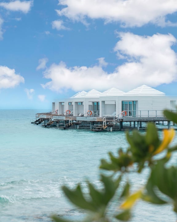 Foto von Sandies Bathala Maldives in Sandies Bathala Maldives. Möglicherweise ein Bild von Bootshaus, Cabana und Text.