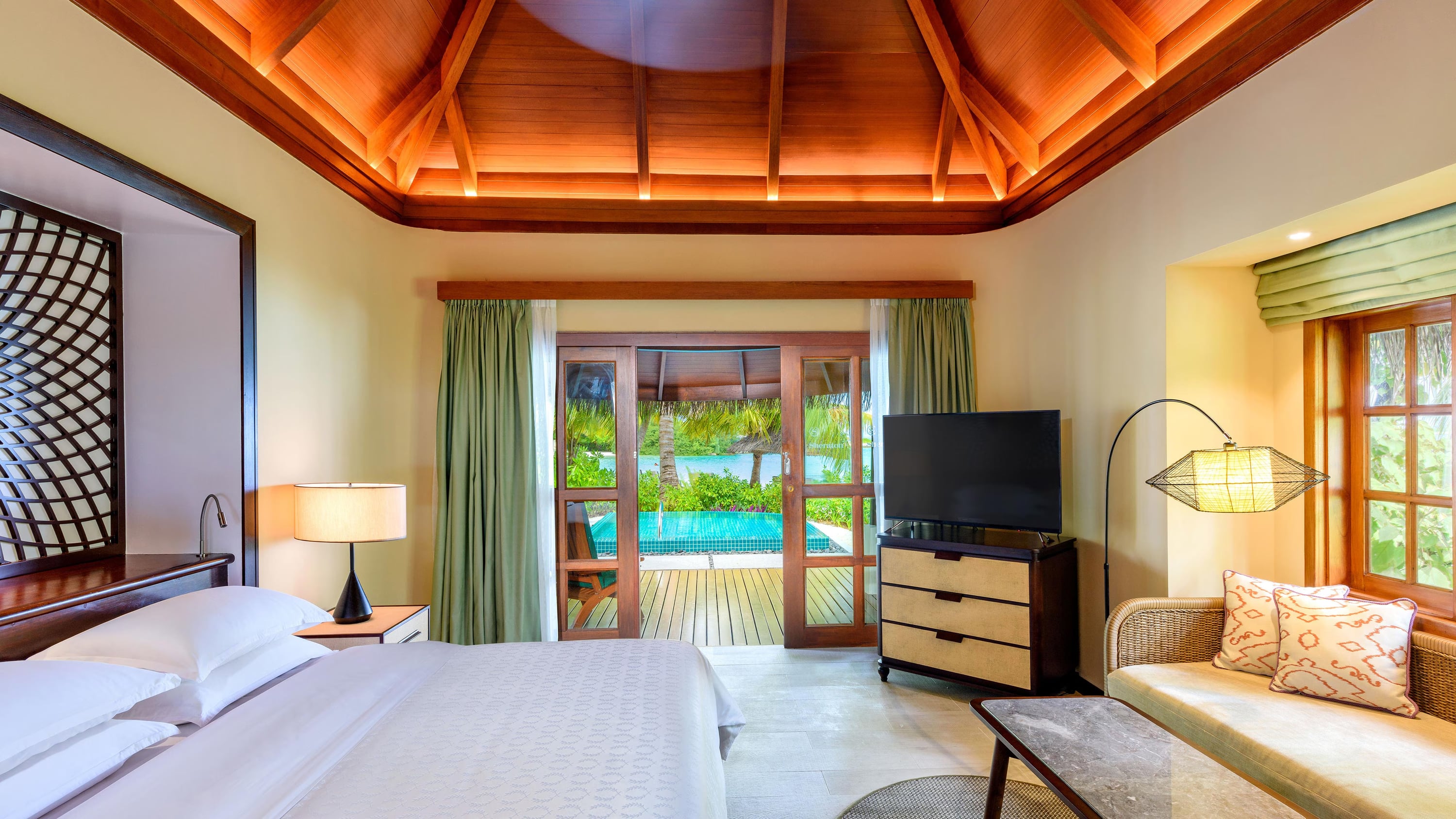 Cottage mit Pool im Sheraton Maldives Full Moon Resort & Spa