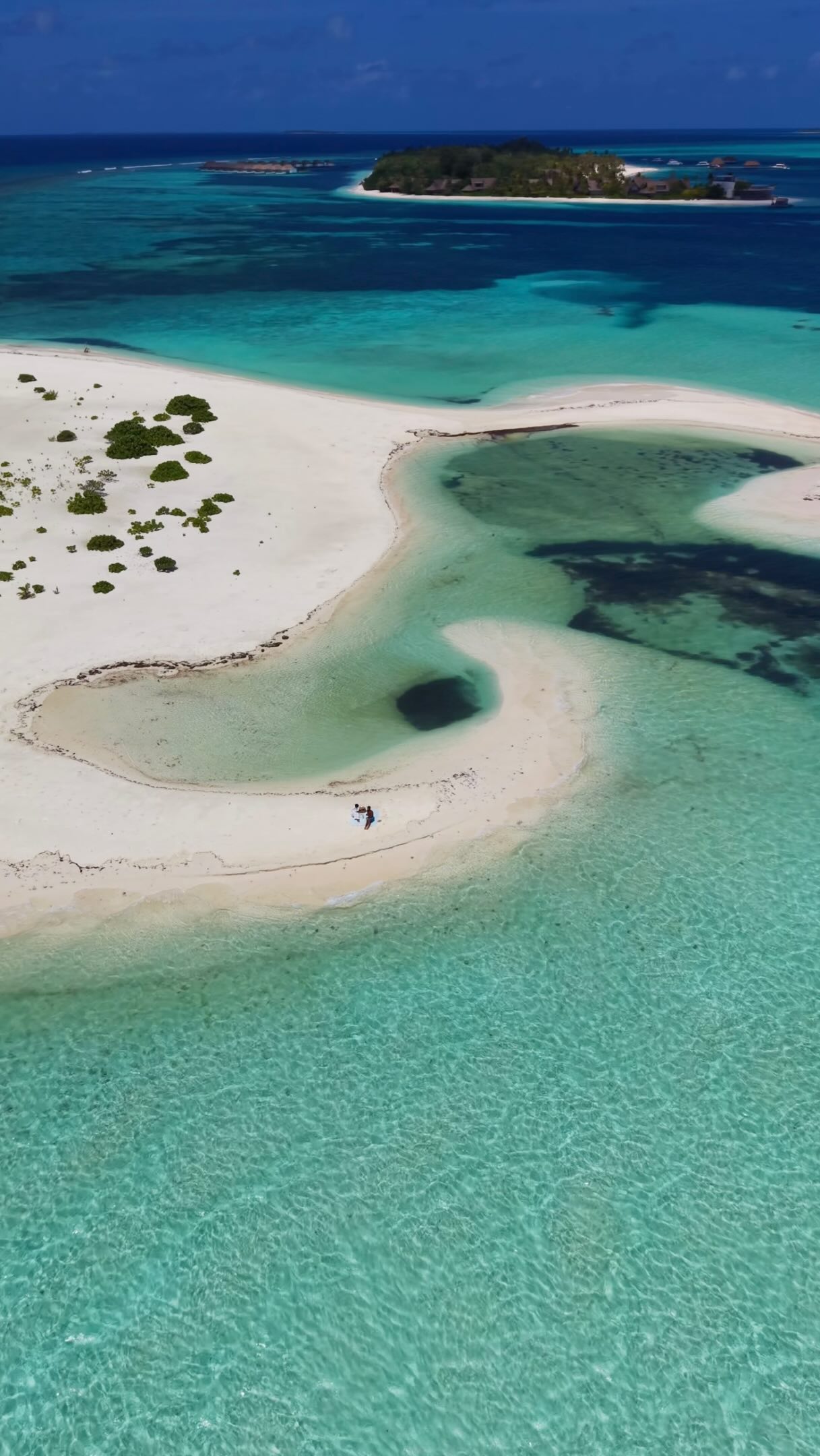 An unforgettable experience at @sixsenseskanuhura 
Crystal-clear waters, incredible wildlife, stunning villas and the kindest team.

Save this resort for your next trip to the Maldives✨🇲🇻

#sixsense