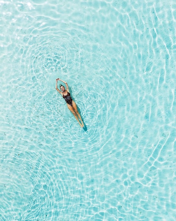 Foto geteilt von AQUABUMPS am 13. Juli 2026 mit Verlinkung von @sixsenseskanuhura. Könnte ein Bild von Schwimmen, Floß, Pool und Text sein.