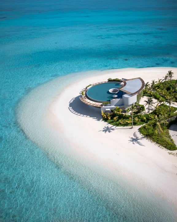Pas pour faire des vagues, mais notre petit coin des Maldives vient de figurer sur la liste ! 

Nous sommes ravis d’être classés 16e parmi les meilleurs resorts de l’Ocean Indien dans le Condé Nast Traveller UK Readers’ Choic