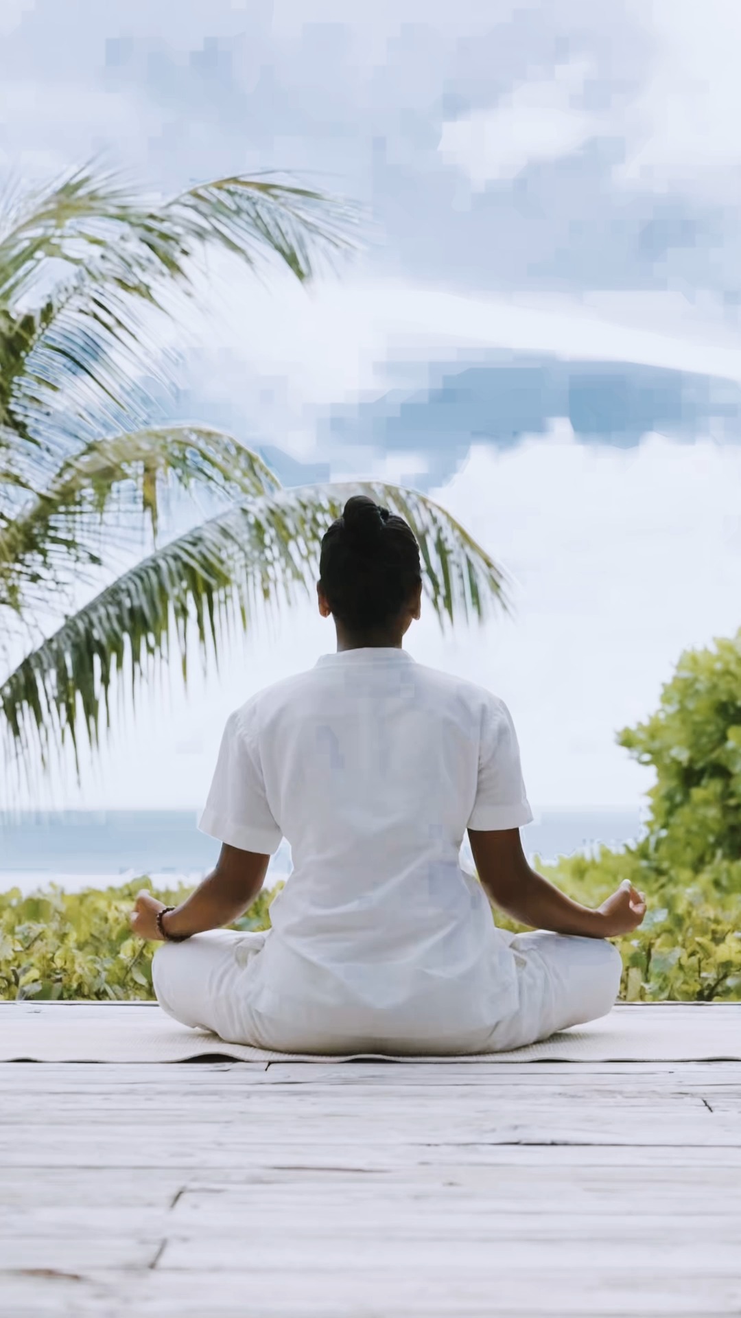 This May 4, reconnect with the most powerful force of all - the one within.

Pause. Breathe. Realign 🌿 

@Sixsenses

#sixsenses #wellness #mindfulmovement #sixsenseslaamu