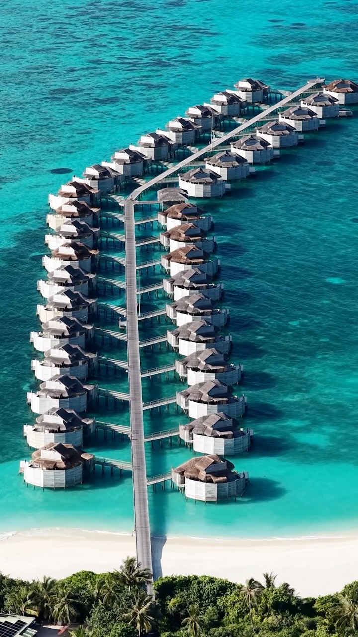 8 unvergessliche Tage. Zwei traumhafte Six Senses Inseln. Ein wahnsinnig blauer Ozean.
Die Malediven sind wirklich ein anderer Planet — besonders für diejenigen unter uns, die das Leben im, auf und um das Salzwasser lieben.

:: uge
