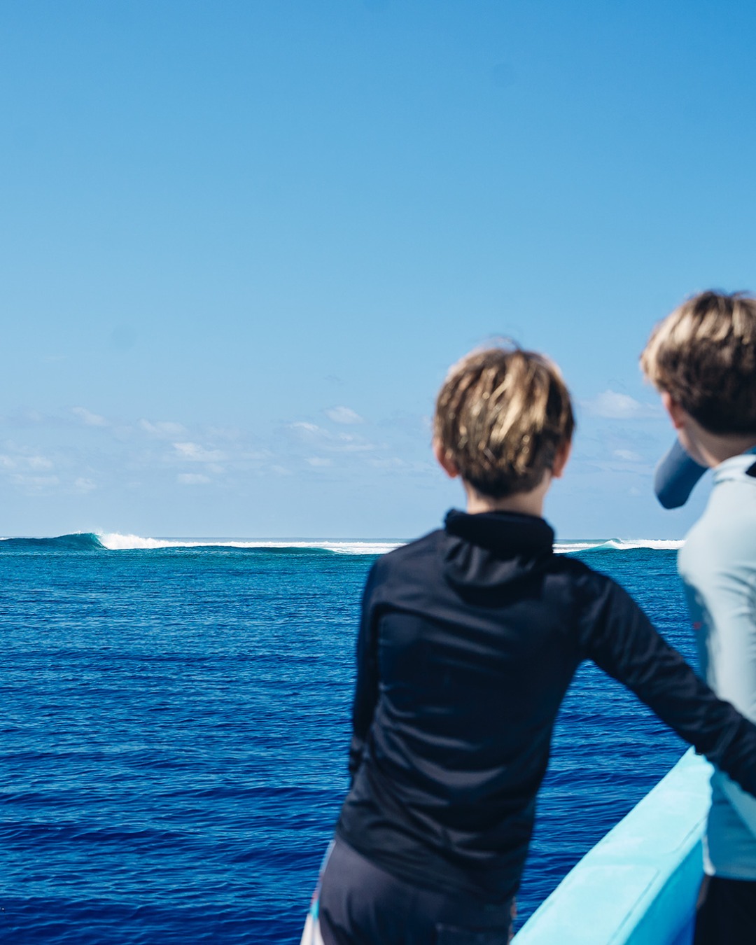 Foto di Six Senses Laamu del 07 settembre 2026. Potrebbe essere un'immagine di nuoto, balena, barca, muta, boccaglio, oceano, acqua e testo.