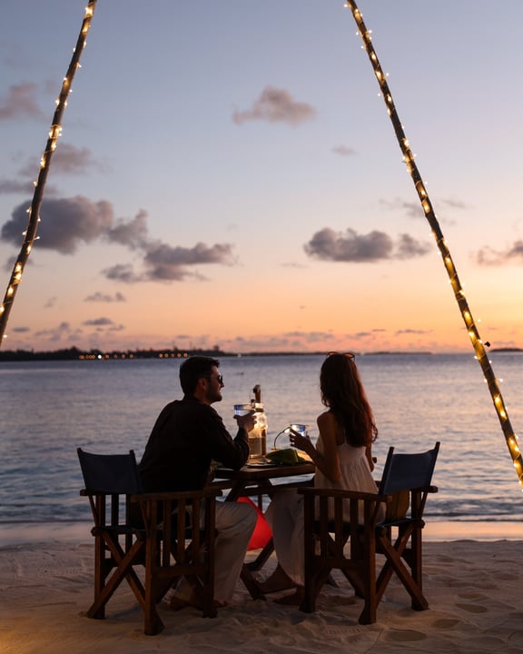 Des projets pour le dîner ? Nous vous avons gardé une table face à l'océan. Coucher de soleil inclus.

@sixsenses

#sixsenseslaamu #sixsenses #sixsensesmaldives