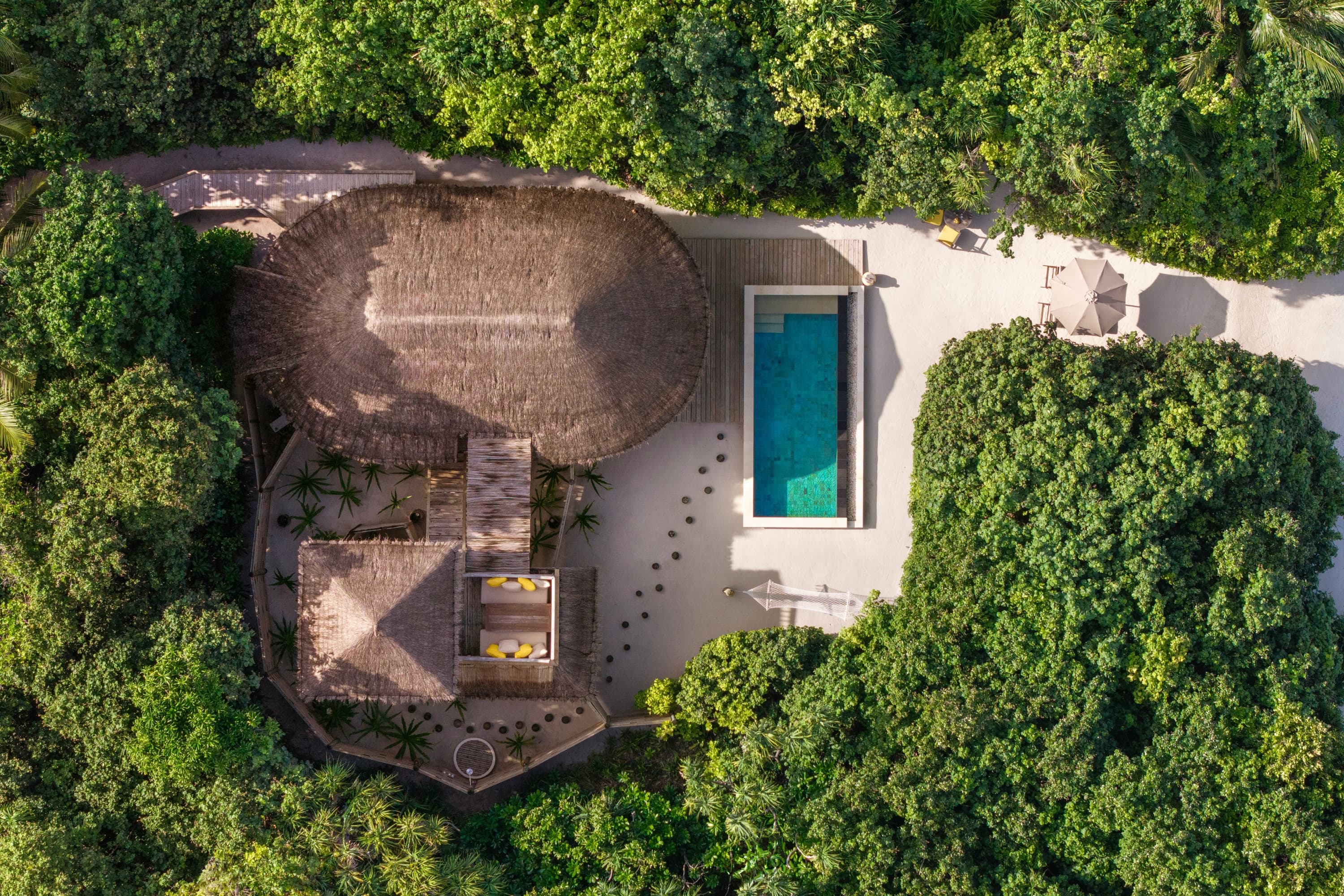 Ocean Beach Villa mit Pool im Six Senses Laamu