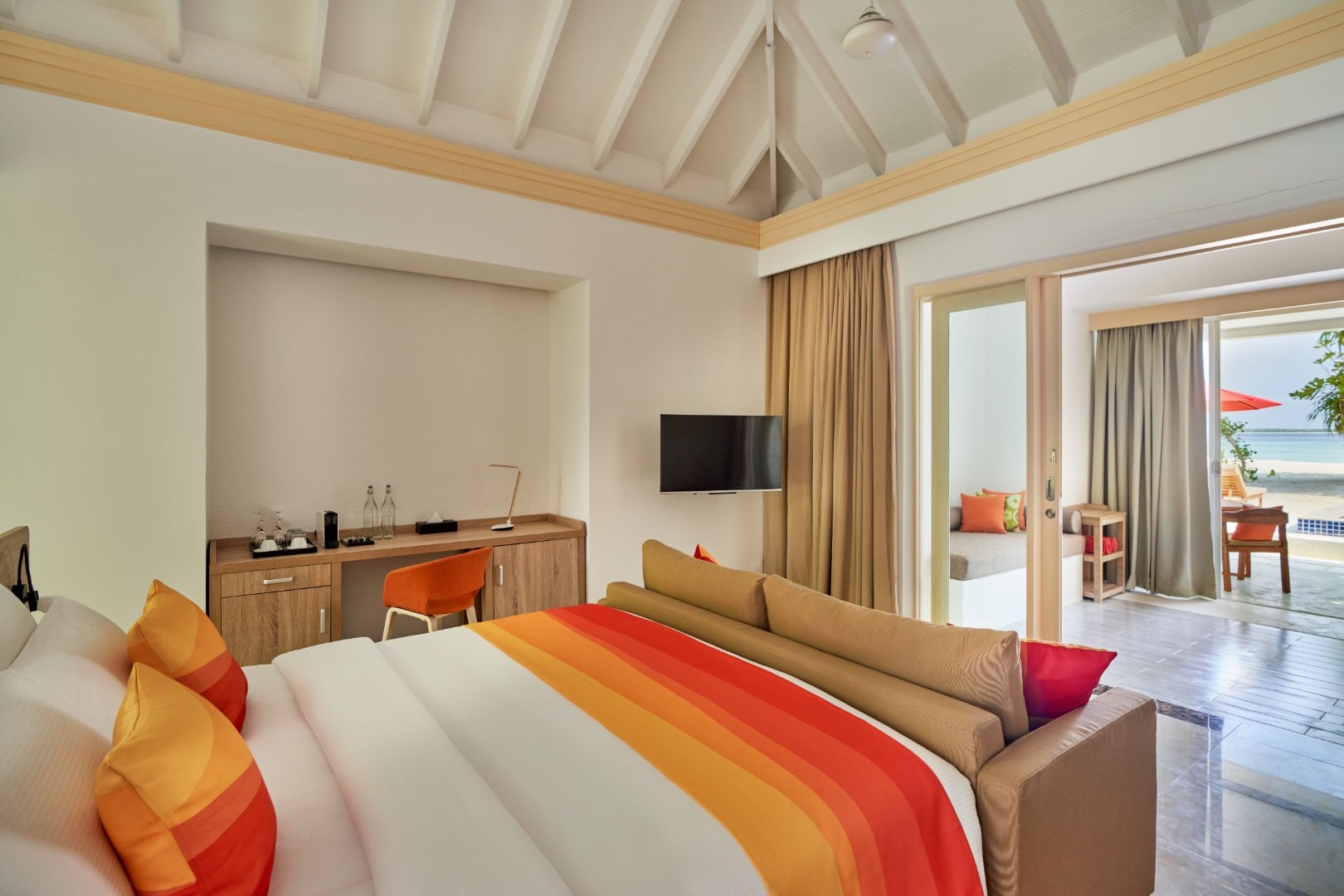Beach Suite with Pool - Schlafzimmer im Siyam World Maldives