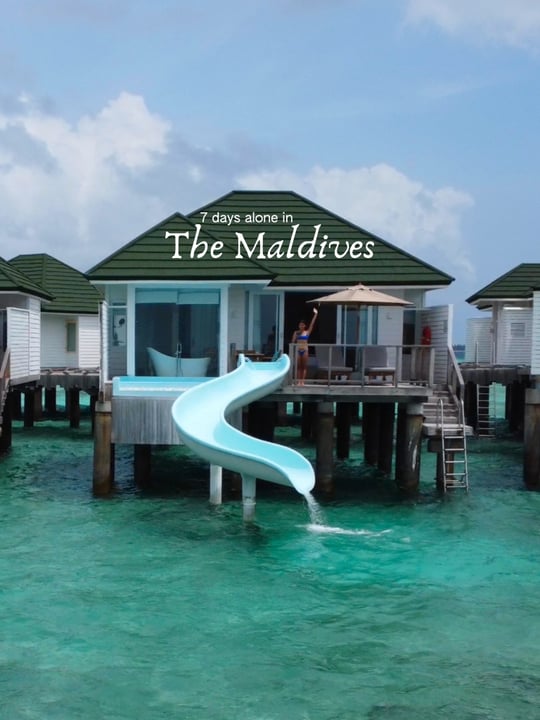 Foto geteilt von Cha Ocampo am 03. September 2026, markiert @sunsiyamresorts und @siyamworld. Könnte ein Bild von Schwimmen, Horizont, Pool, Bootshaus, Cabana und Text sein, auf dem steht: „7 days alone in The Maldiv