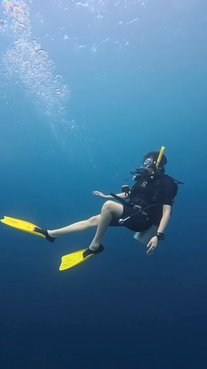 Ancora non ci credo di averlo fatto. 🥹🌊

Ero tesissima all'idea di imparare a fare immersioni... Ci sono stati sicuramente momenti in cui il mio cervello mi diceva assolutamente di no 😂... e in qualche modo sono uscita con il mio O