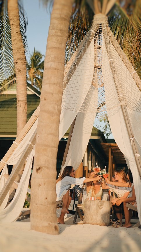 You came for the beach. You stayed for the vibe

Now the only question is… who would you want here with you? 

Tag them below 

#siyamworld #sunsiyamresorts #beachclubs #maldives