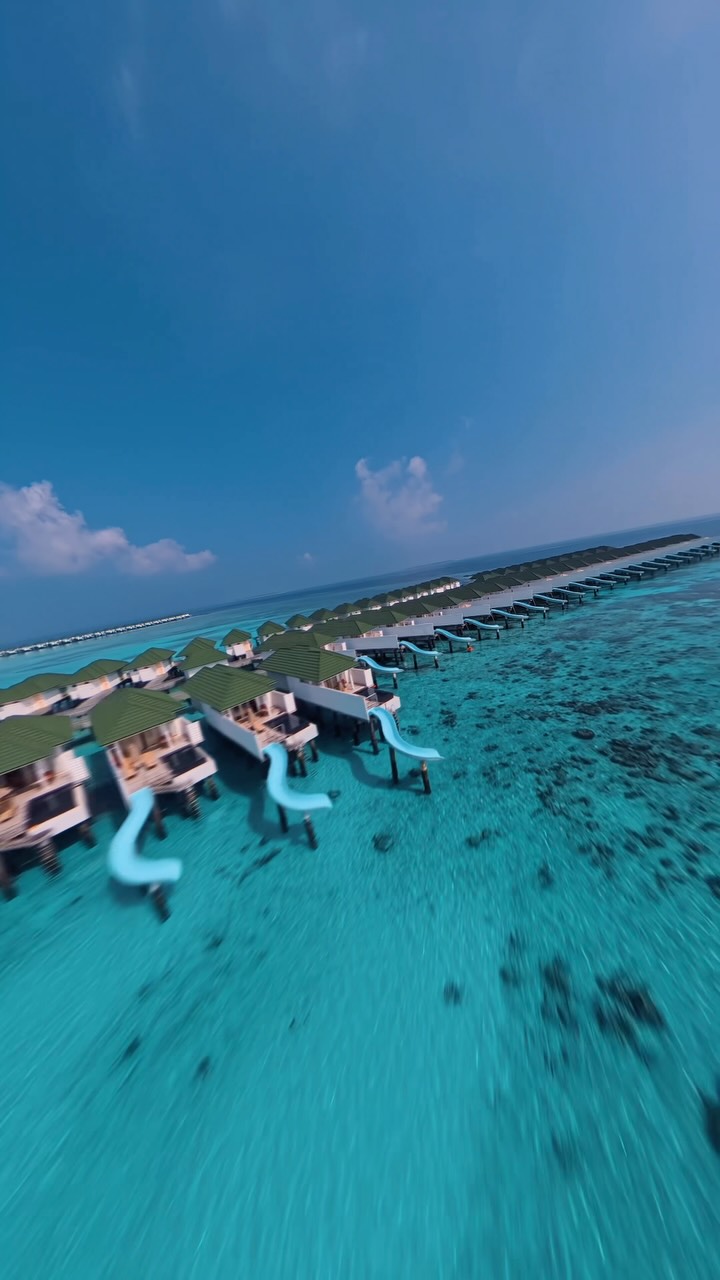 Arrivez par les airs, plongez dedans, allez-y à fond !

Votre Water Villa with Pool vous attend, à @siyamworld 

#sunsiyam #siyamworld #watervillasplash