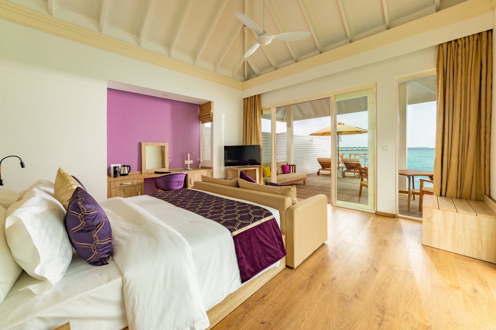 Lagoon Villa with Pool + Slide - Schlafzimmer im Siyam World Maldives