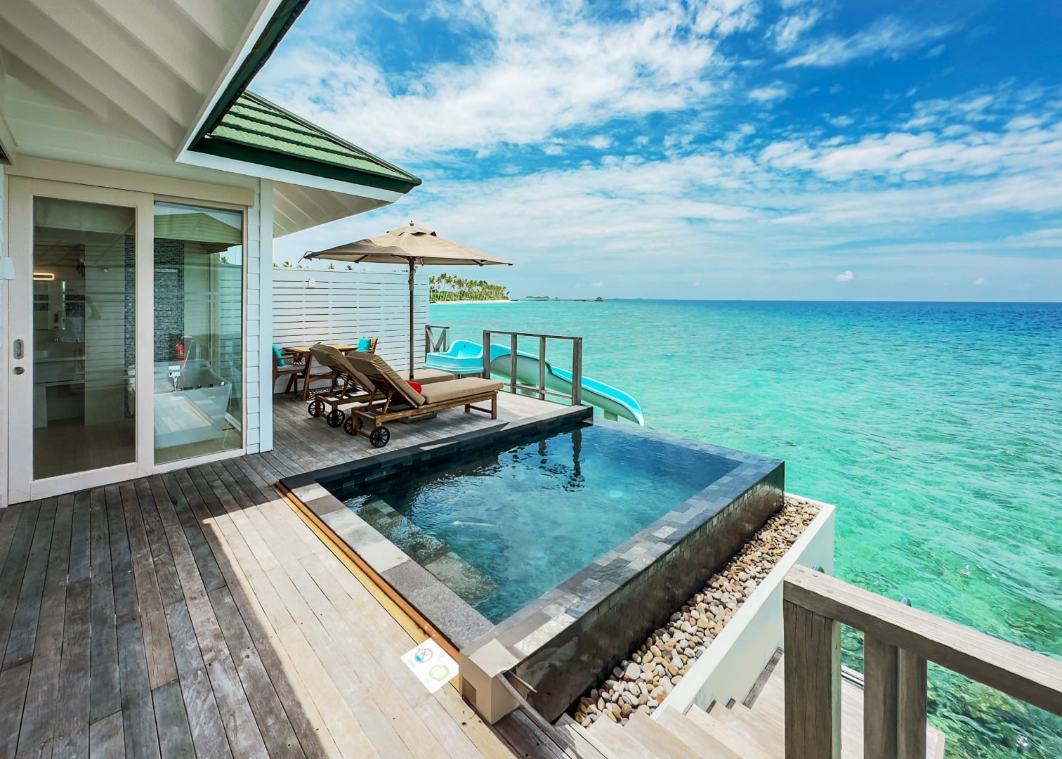 Ocean Villa with Pool + Slide - Deck im Siyam World Maldives