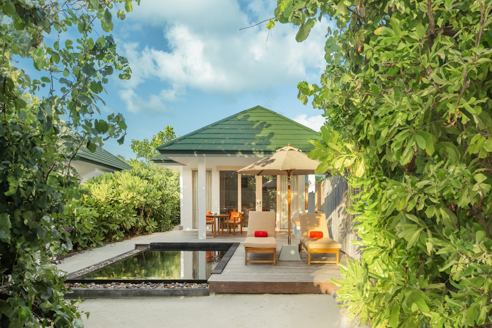 Sunset Pool Beach Villa - Außenbereich im Siyam World Maldives