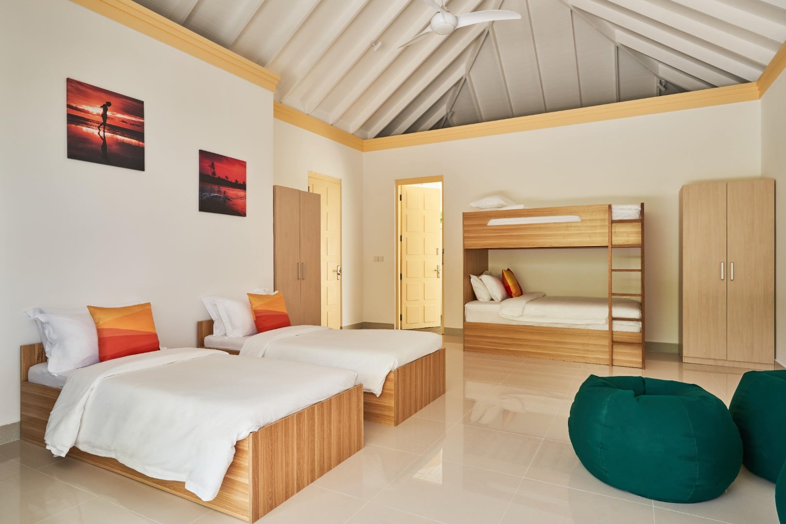 Three Bedroom Pool Beach Villa - Familienschlafzimmer im Siyam World Maldives