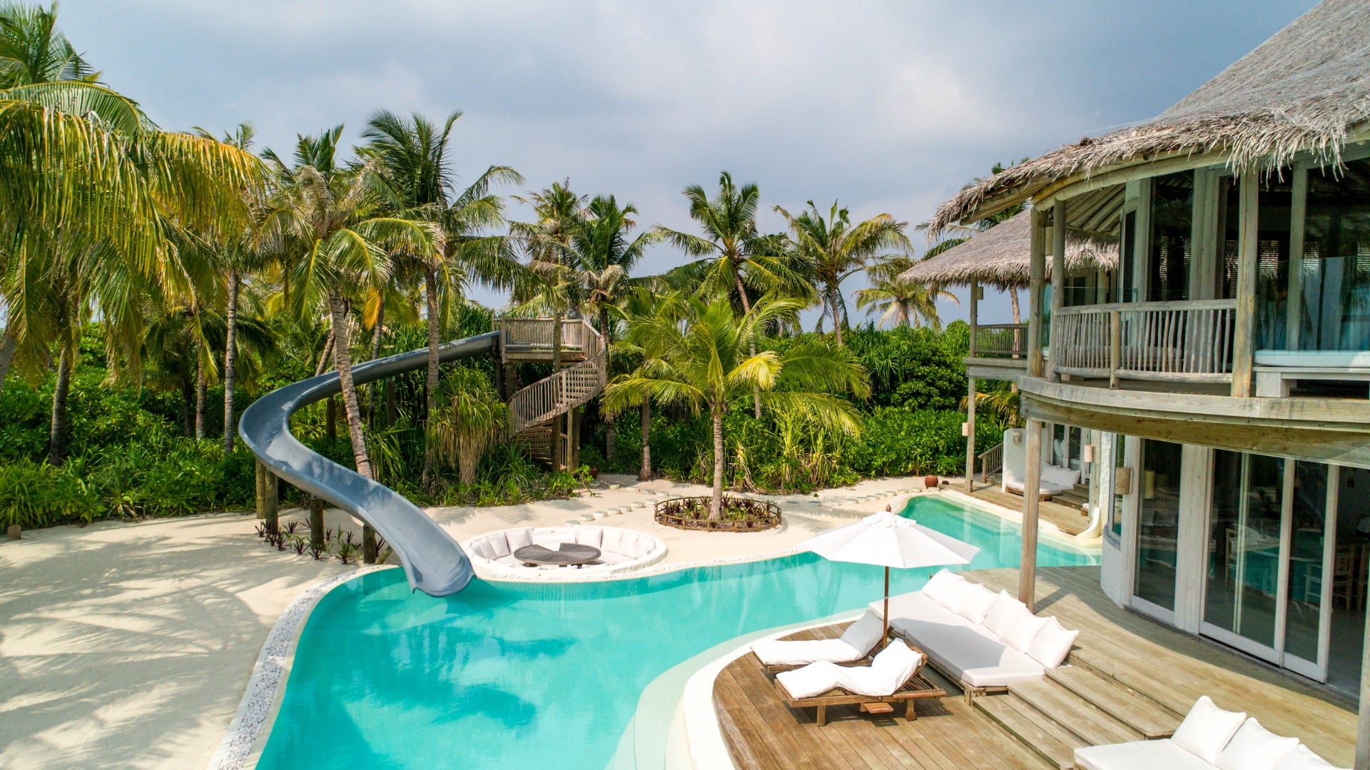 Four Bedroom Beach Pool Villa mit Rutsche im Soneva Jani